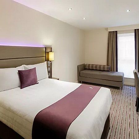 Premier Inn Manchester ชีเดิล ภายนอก รูปภาพ