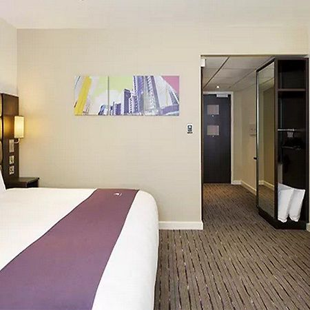 Premier Inn Manchester ชีเดิล ภายนอก รูปภาพ