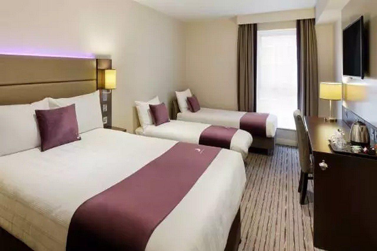 Premier Inn Manchester ชีเดิล ภายนอก รูปภาพ
