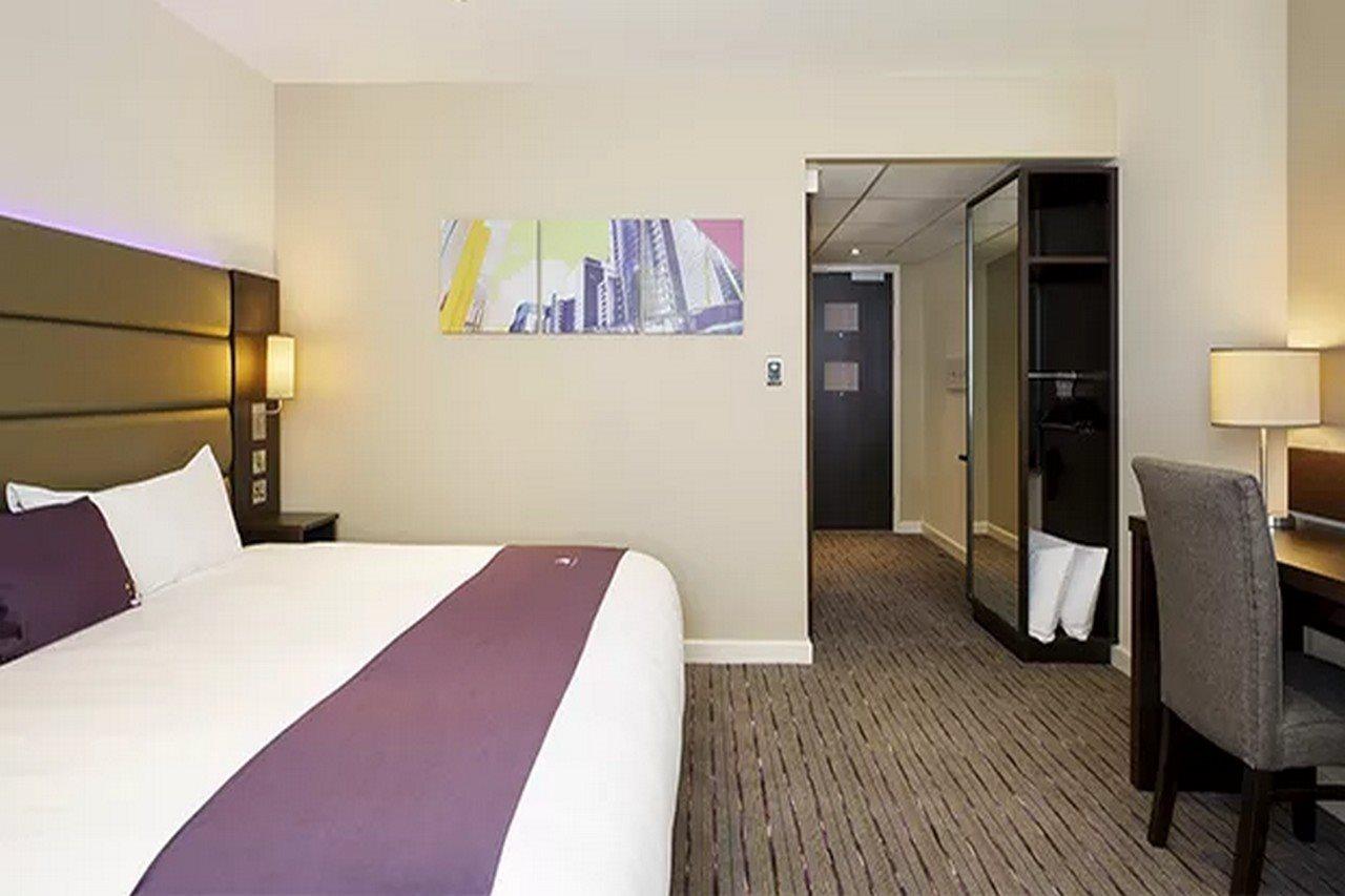 Premier Inn Manchester ชีเดิล ภายนอก รูปภาพ