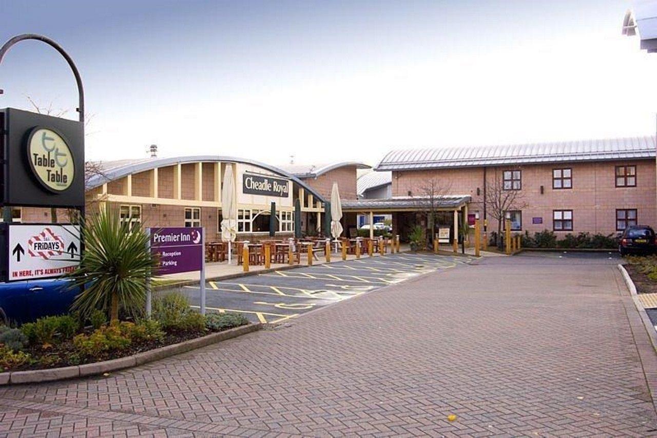 Premier Inn Manchester ชีเดิล ภายนอก รูปภาพ