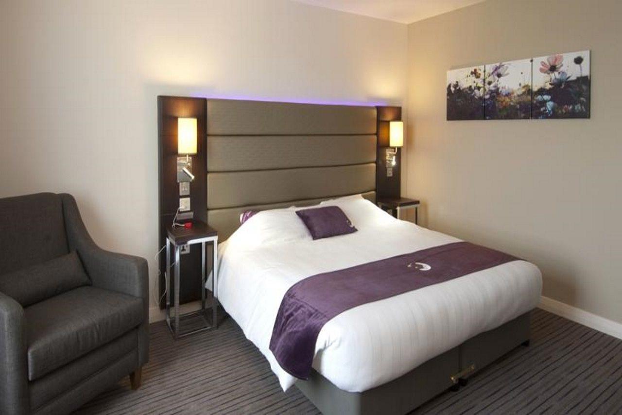 Premier Inn Manchester ชีเดิล ภายนอก รูปภาพ