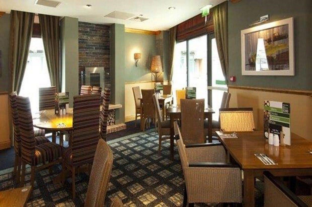 Premier Inn Manchester ชีเดิล ภายนอก รูปภาพ