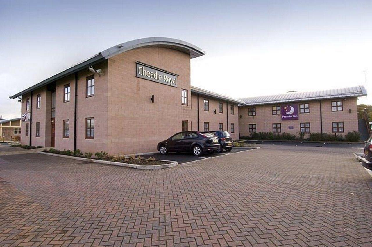 Premier Inn Manchester ชีเดิล ภายนอก รูปภาพ
