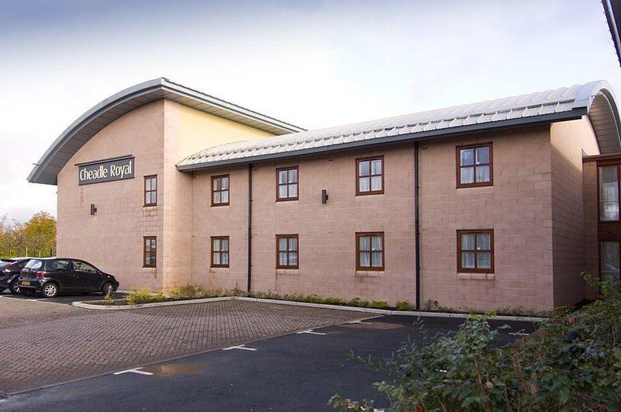Premier Inn Manchester ชีเดิล ภายนอก รูปภาพ
