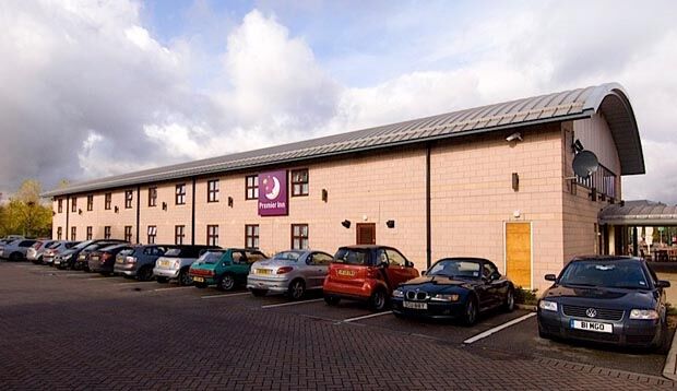 Premier Inn Manchester ชีเดิล ภายนอก รูปภาพ